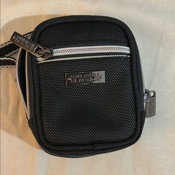 Kenneth Cole Reaction Black Crossbody Bag - Picture 2 of 5